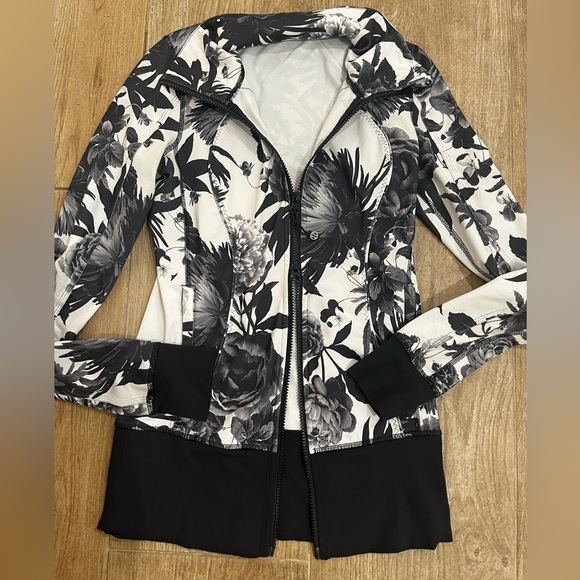 Lululemon Calm & Cozy Jacket in Brisk Bloom - Picture 8 of 11